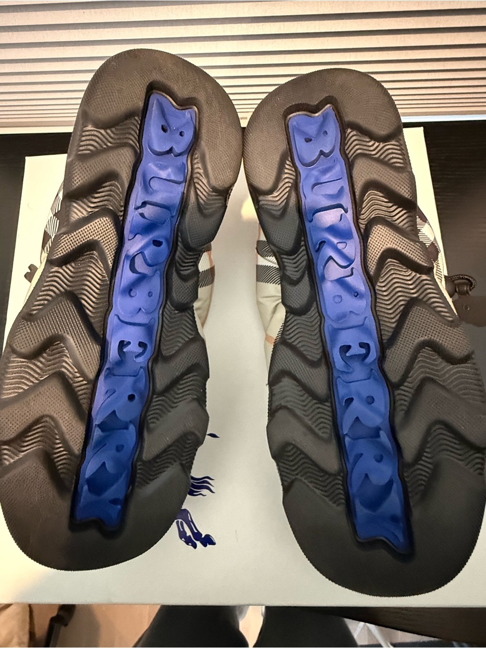 💯% AUTHENTIC BURBERRY SHOES - Picture 5 of 12